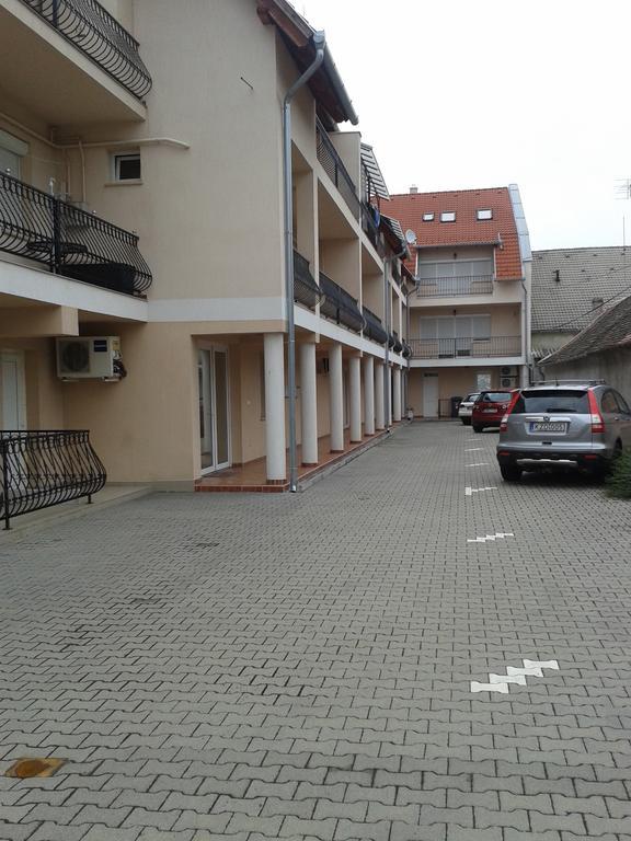 Kotany Apartman Harkan Exterior foto
